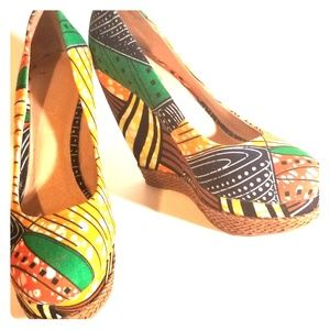 Aldo tribal print wedges / heels size 7